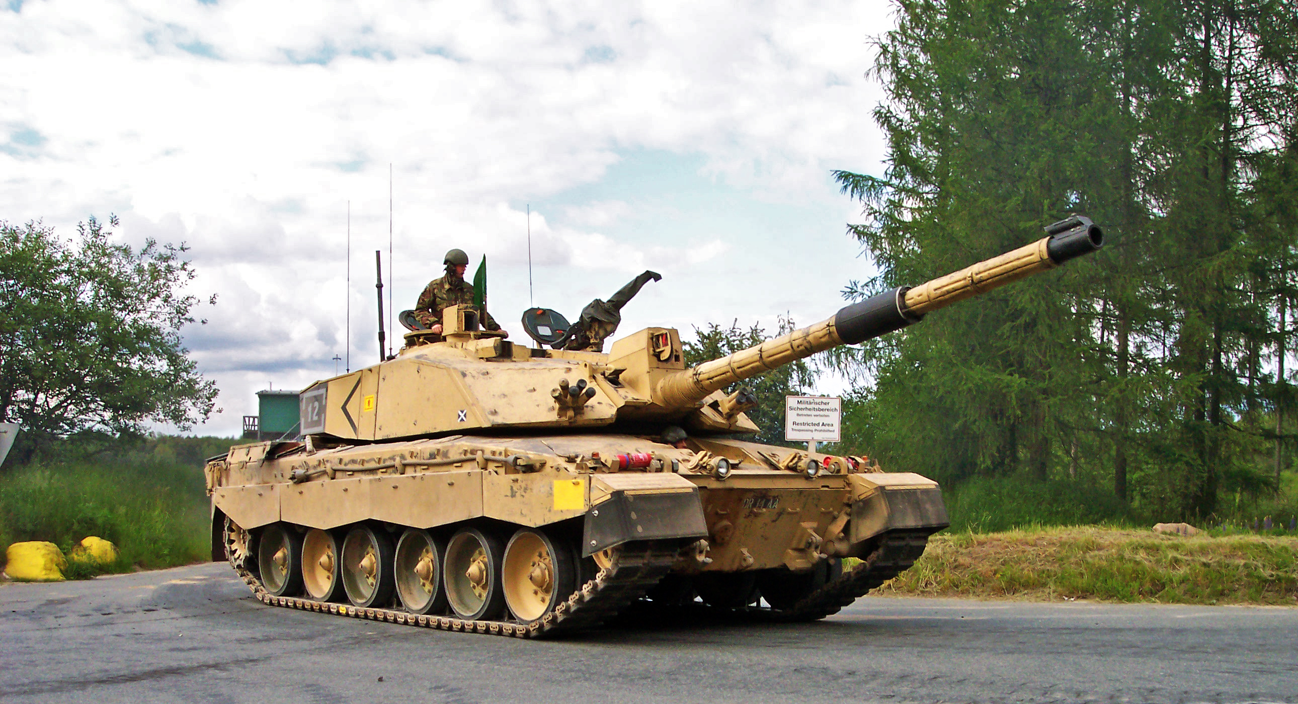 Фотографии Танки военные 2580x1400 танк Армия