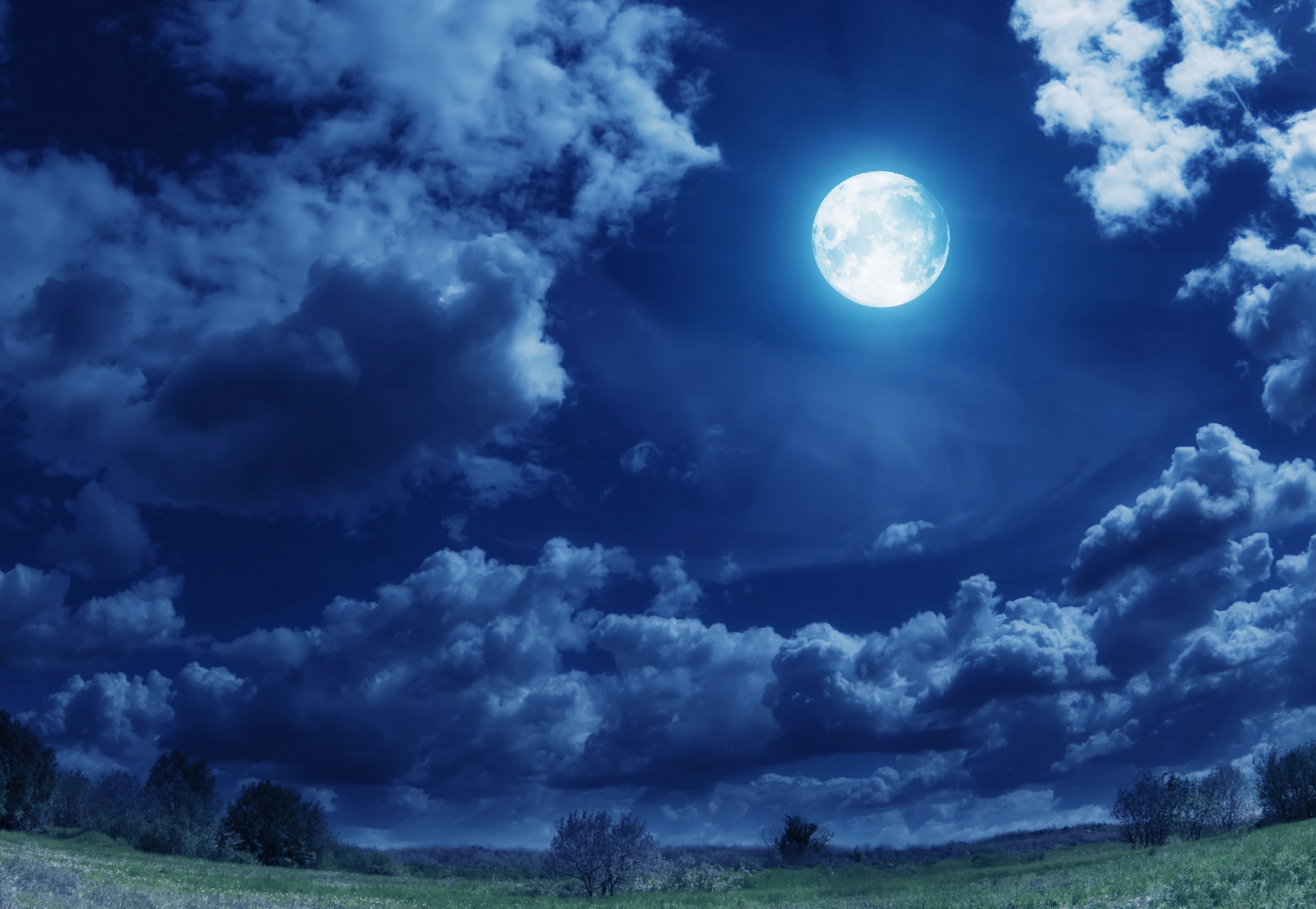 Ночь с луной 4. Луна на небе. Ночное небо с облаками. Ночь Луна. Лунное небо.