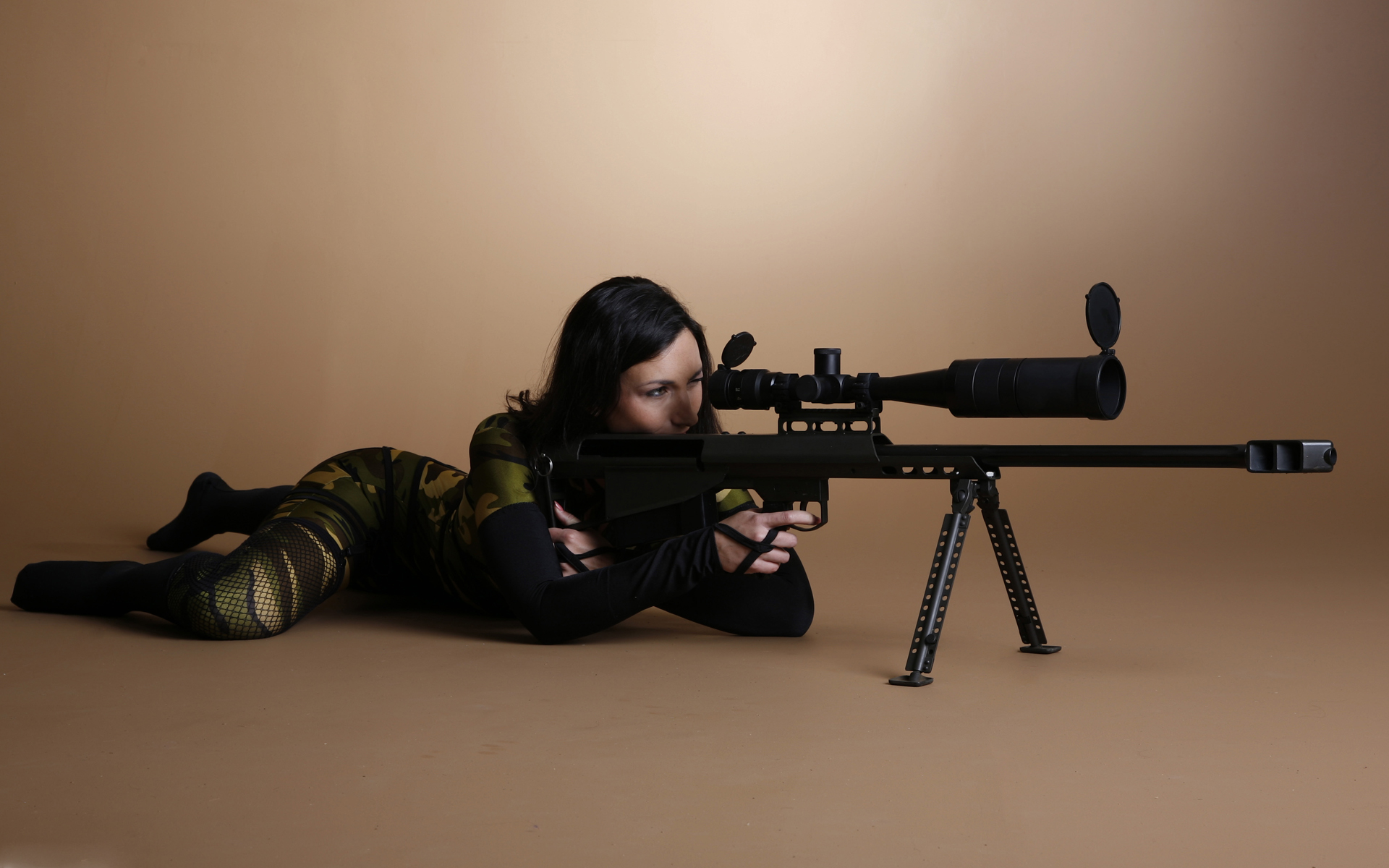 Фото Снайперская винтовка снайпер молодые женщины военные 1920x1200 Снайперы девушка Девушки молодая женщина Армия