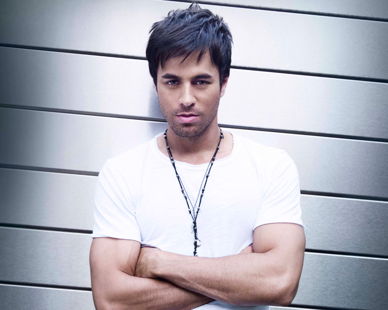 Фото Enrique Iglesias не бритый Музыка 1280x1024.