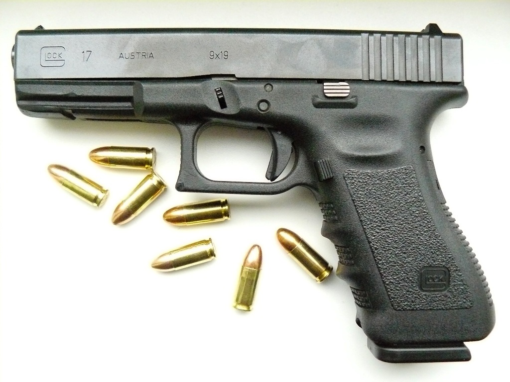 Пистолеты Glock 17 Армия фото 1024x768 военные, пистолет, пистолетом обои к...