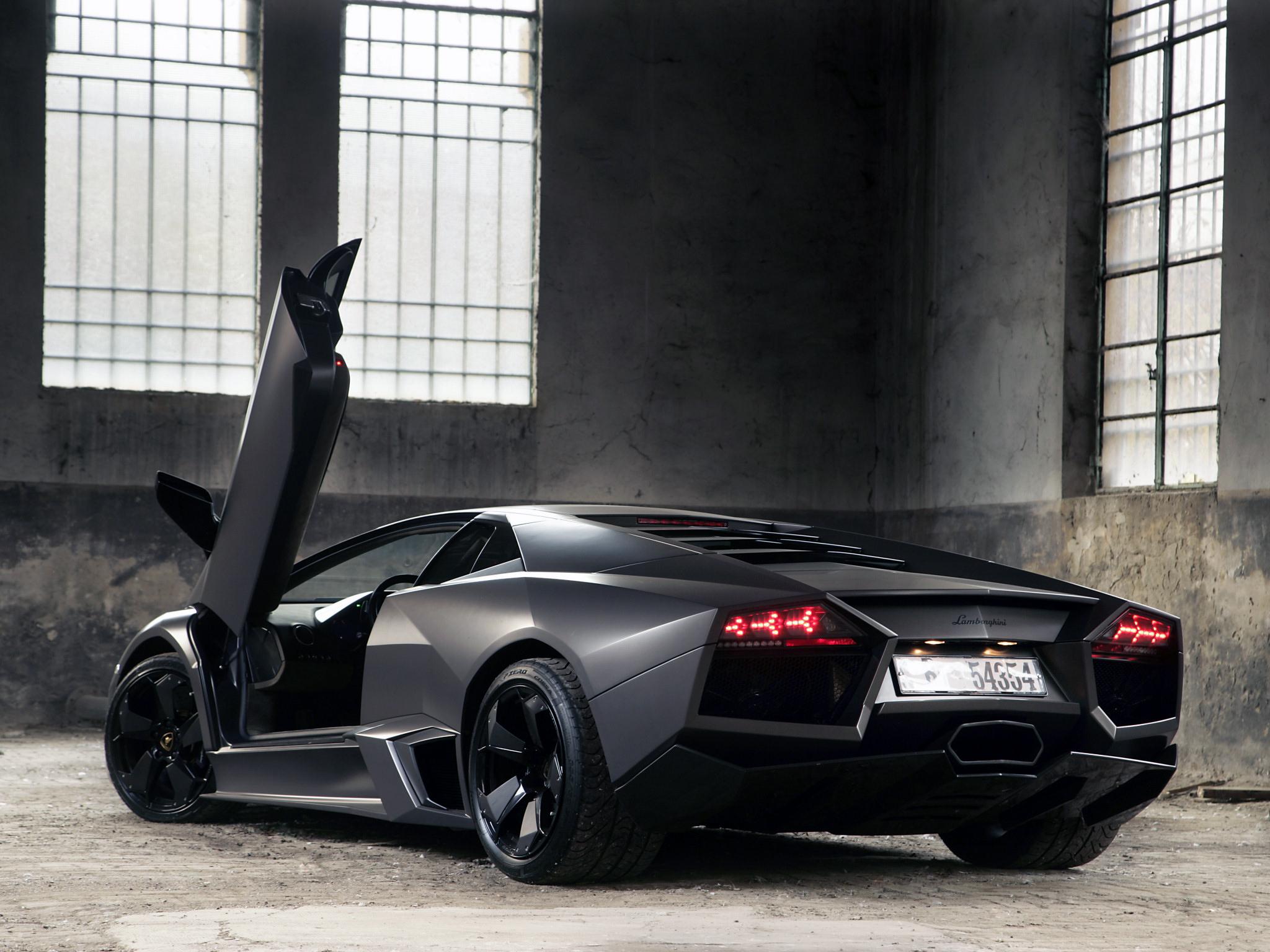черный спортивный автомобиль Lamborghini бесплатно