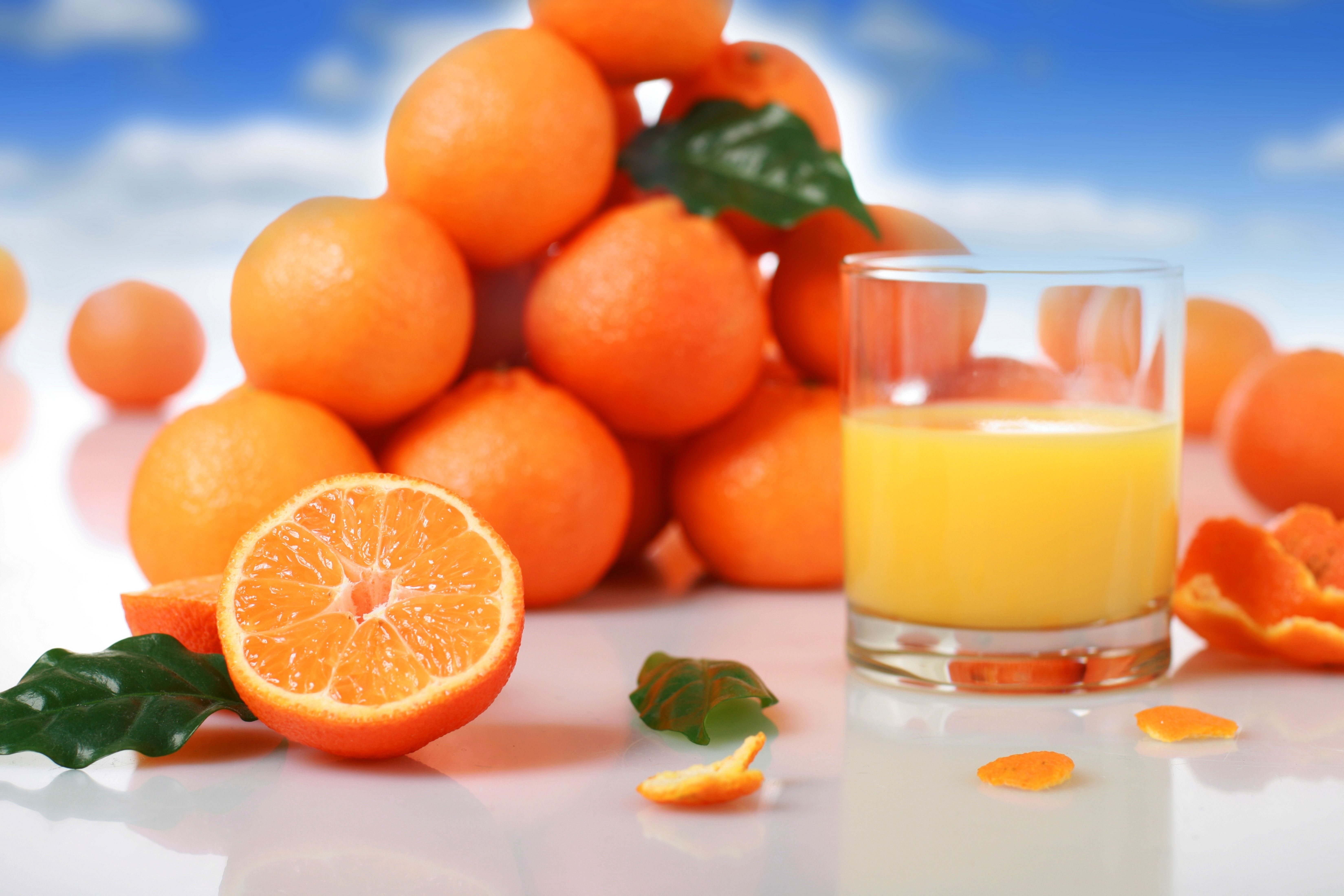 Реклама мандаринов. Цитрус мандарин +апельсин. Апельсиновый сок. Апельсины фон. Цитрусовый сок.