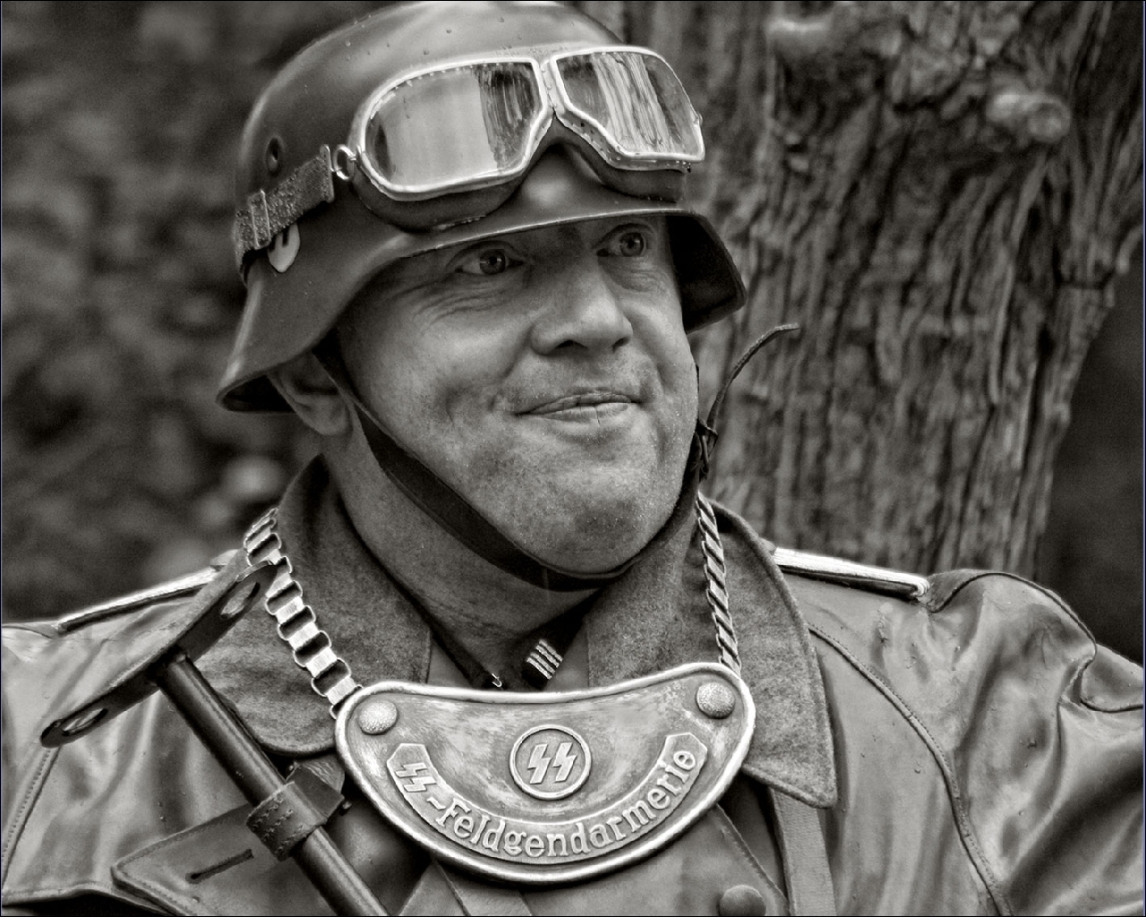 Картинка Солдаты Немецкий Военная каска Очки военные солдат очков очках Армия
