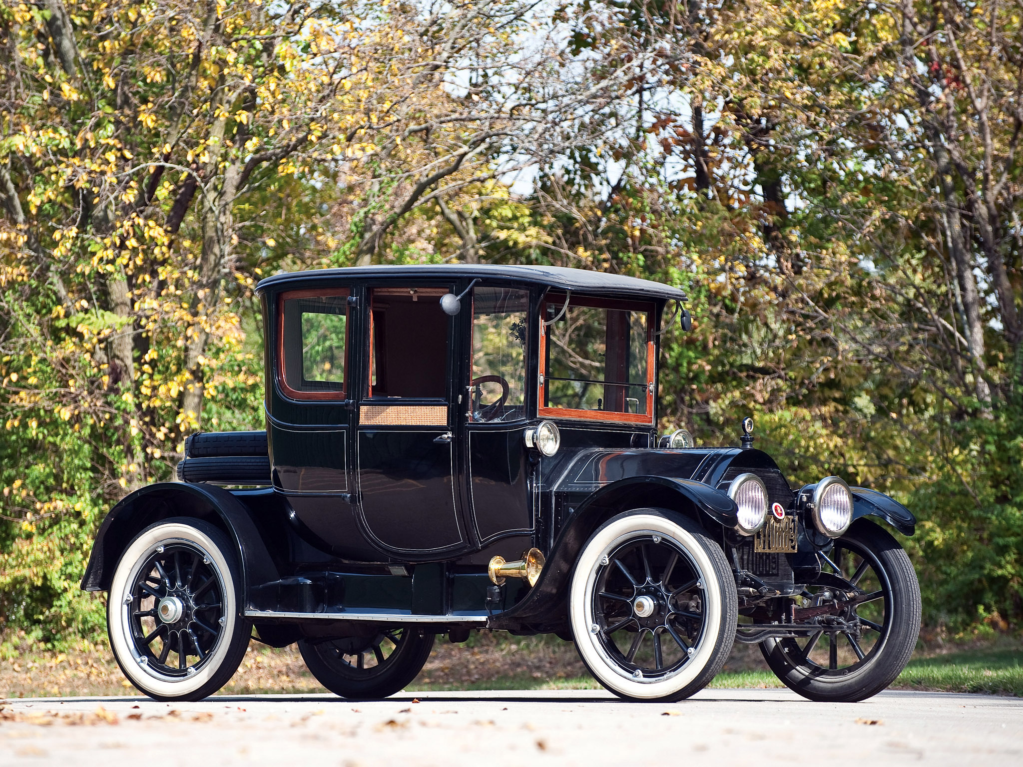 Год выпуска первой машины. Cadillac Coupe 1913. Cadillac model 30 1912. Кадиллак 1910. Кадиллак 1913 года.