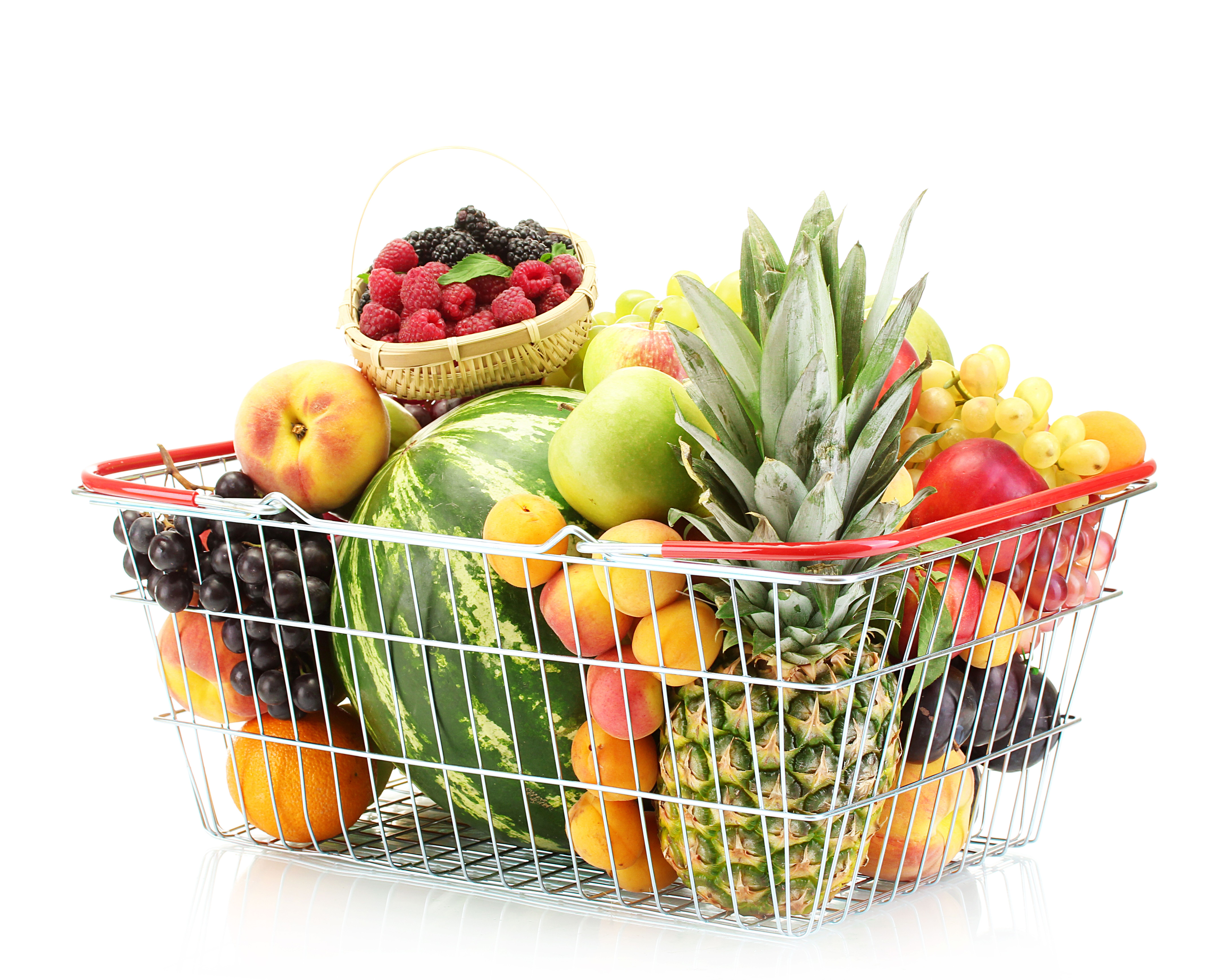Плодовые интернет магазины. Корзина с едой. Корзинка с овощами и фруктами. Корзина с продуктами. Продуктовая корзина с фруктами.