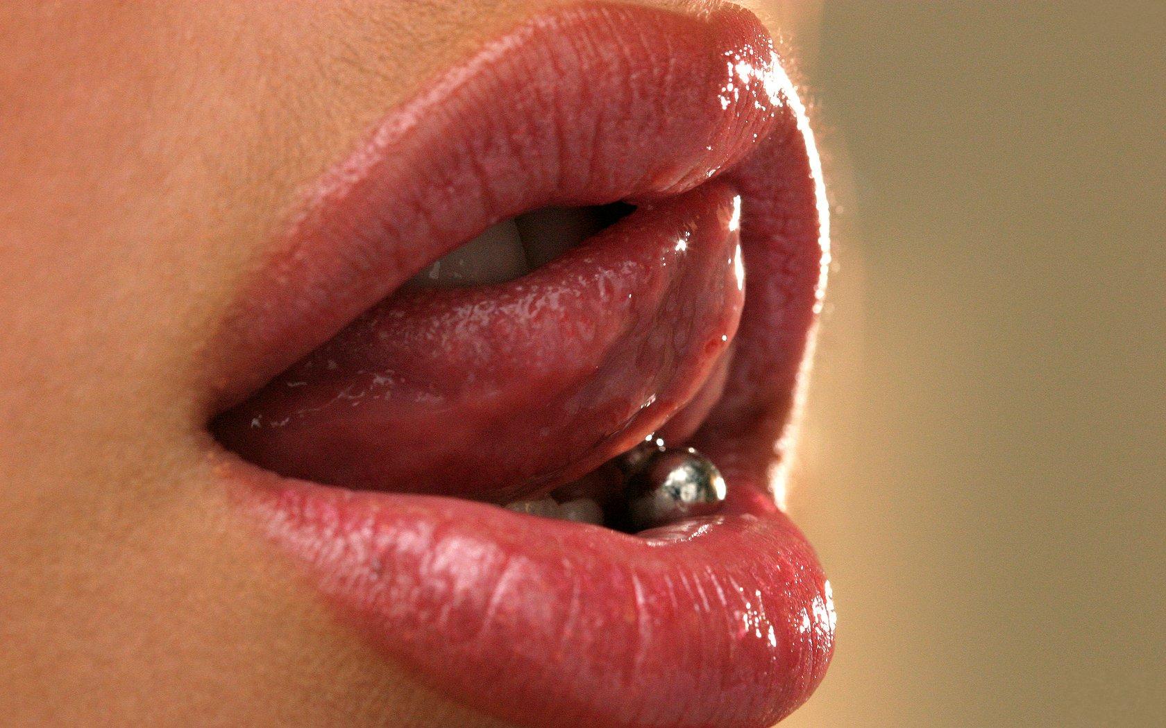 губы язык