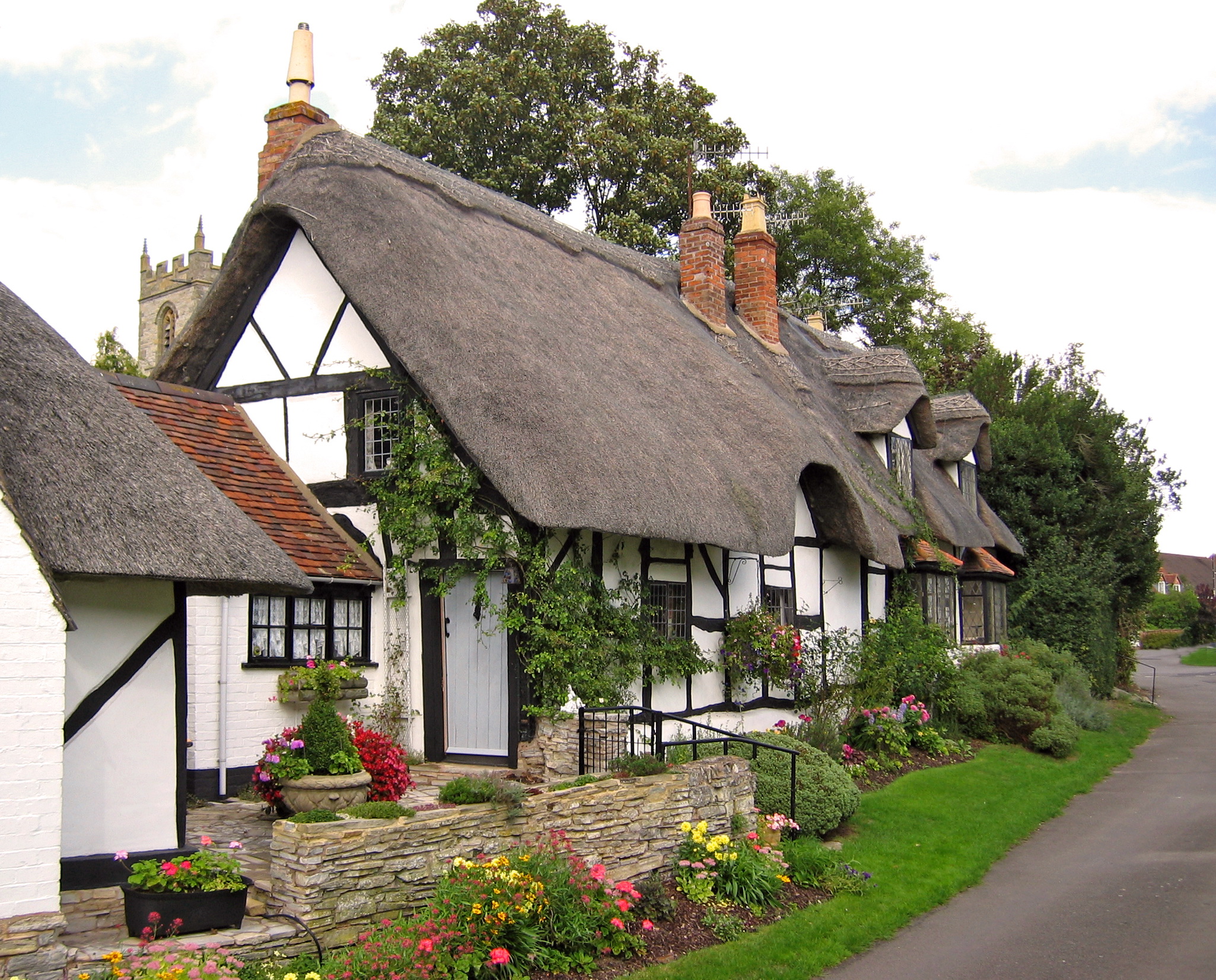 Английский дом картинки. Cottage дом в Англии. Деревенский дом в Англии. Бадингем Англия домики,. Cottage в Англии фото.