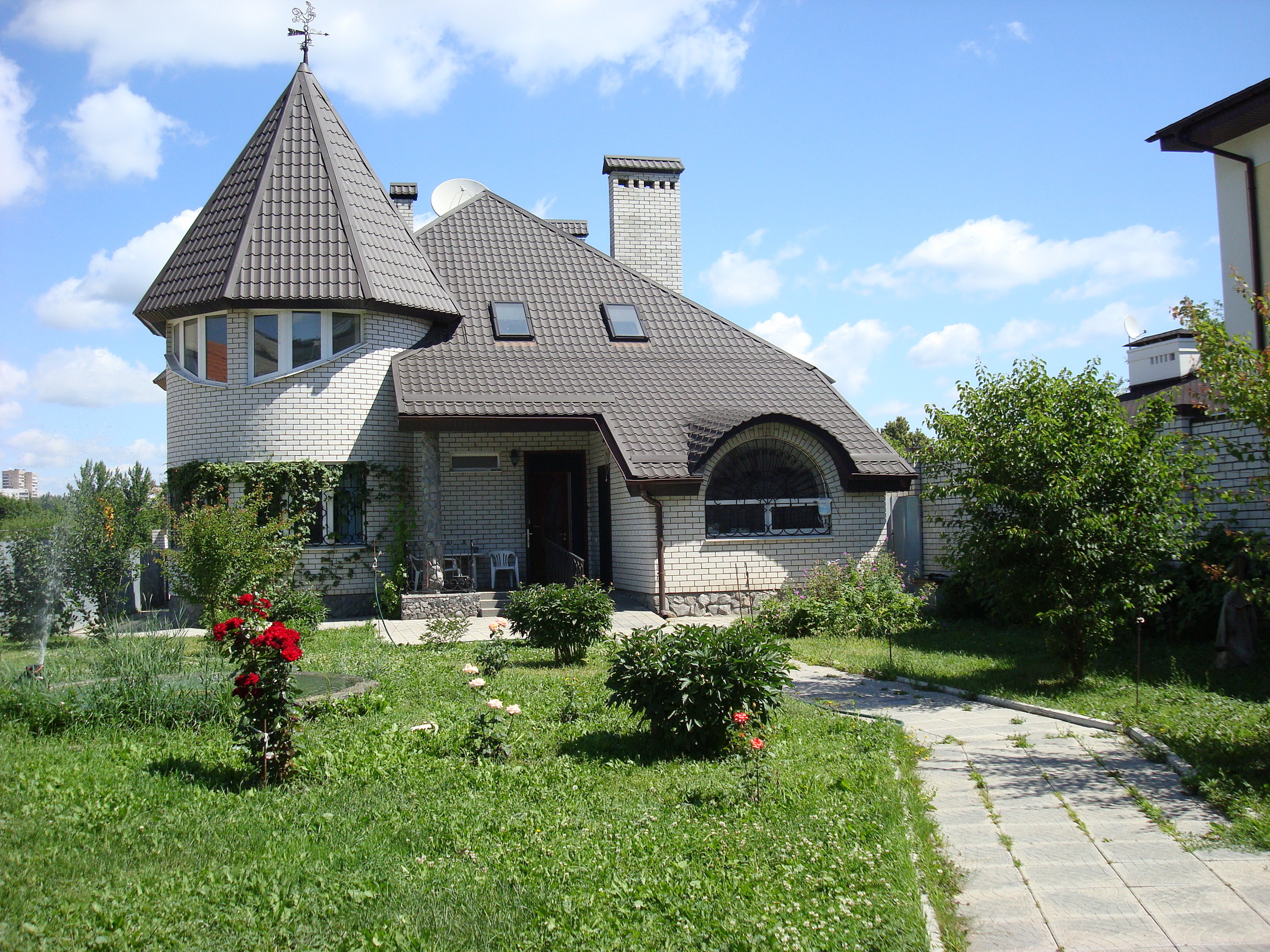 Загородные домики в подмосковье. Красивые коттеджи. Загородный домик. Красивые дома. Частный дом.