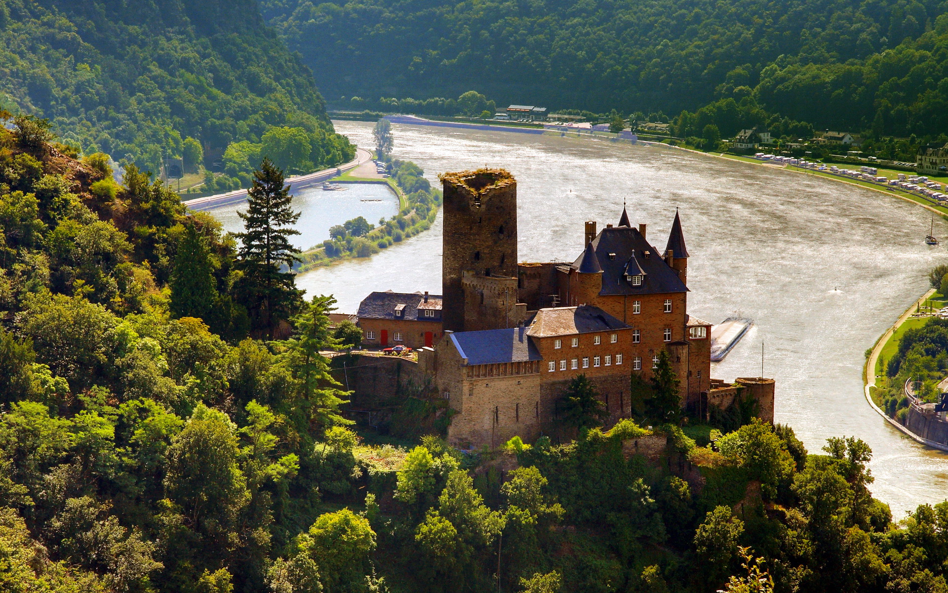 Burg Katz Above St Goarshausen and the Rhine River, Germany скачать