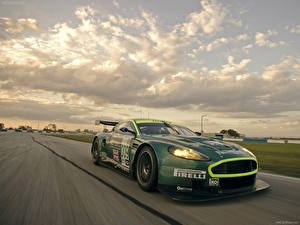 Фотография Aston Martin машина