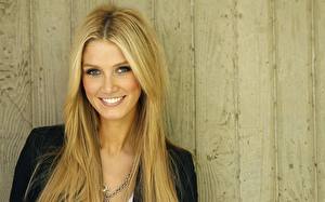 Обои Delta Goodrem