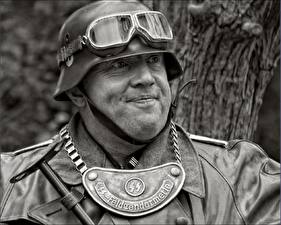 Картинка Солдаты Военная каска Немецкий Очков