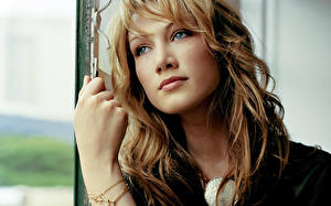 Обои Delta Goodrem