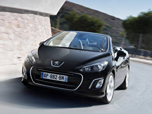 Фото Peugeot Рeugeot 308 черный, вид спереди машины