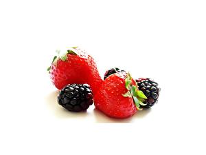 Обои Фрукты Натюрморт клубника с ежевика Еда
