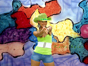 Обои для рабочего стола Karla Spice Шортах Майки Шляпы в джинсовых шортиках зеленой кофе и шляпе молодая женщина