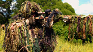 Фотографии Солдат Снайперская винтовка Снайпер Маскировка снайпер в камуфляже