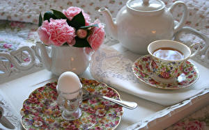 Картинки Накрытия стола чашка чая с чайником и яичком Пища