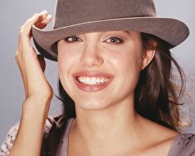 Фотографии Анджелина Джоли в шляпе Знаменитости
