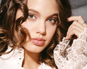 Картинки Angelina Jolie молодая Знаменитости