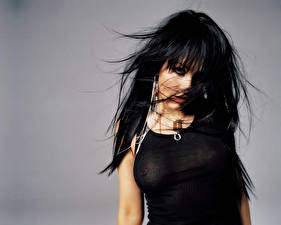 Фотография Кристина Агилера с черными волосами