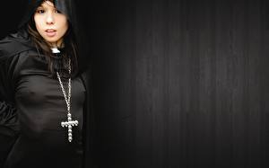 Обои для рабочего стола Ariel Rebel девушка