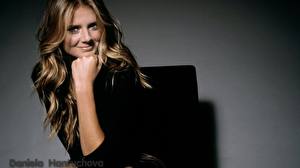 Обои для рабочего стола Daniela Hantuchova Платья молодые женщины