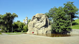 Картинки Скульптура Волгоград Мамаев-Курган Скорбящая мать город