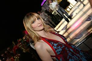 Обои для рабочего стола Nadja Auermann Платья молодые женщины