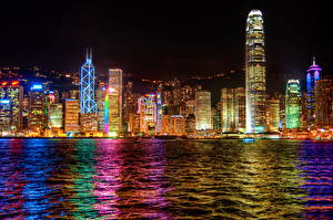 Фотографии Китай Гонконг Небоскребы Берег Дома Ночью Города