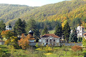 Картинка Городки Монастырское село, Сербия Города