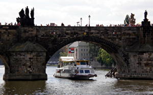 Обои Чехия Прага Карлов мост Речные суда