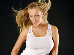 Фотографии Cikita aka Chikita Майка молодая женщина