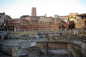 Фотография Известные строения Trajan's Market. Развалины в Риме, Италия