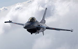 Картинки Самолеты Истребители F-16 Fighting Falcon Авиация
