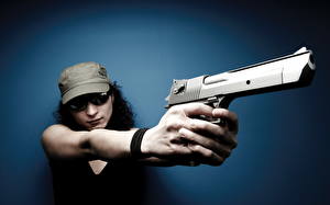 Фото Пистолеты Майки Очков Руки Девушки Армия