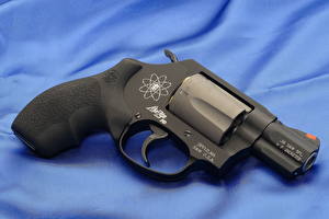 Фотография Пистолеты Револьвера Smith & Wesson Model 337PD военные