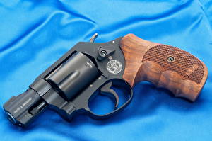 Обои Пистолеты Револьвер Smith & Wesson MP360 военные