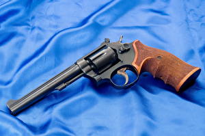Фотография Пистолеты Револьвер Smith & Wesson K22 Армия