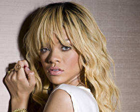 Картинки Rihanna Знаменитости Девушки