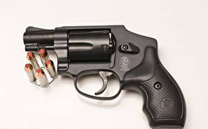 Картинка Пистолет Револьвер .38 spl S&W военные