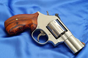 Картинки Пистолет Револьвера Smith & Wesson 686P военные