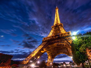 Обои Франция Эйфелева башня Париже Эйфелева башня
