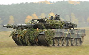 Картинки Танки Леопард 2 Маскировка Leopard 2A6 маскировка ветки елки Армия
