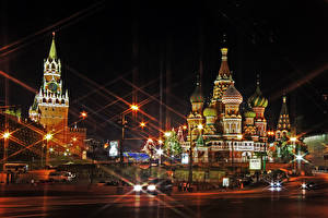 Картинка Москва Храмы Ночь Лучи света Уличные фонари