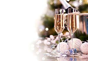 Фотографии Праздники Новый год Шампанское Бокалы Шарики