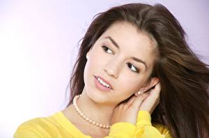 Картинка Masiela Lusha Смотрит Брюнетка Лицо Серьги Волос Зубы Masiela Lusha молодые женщины