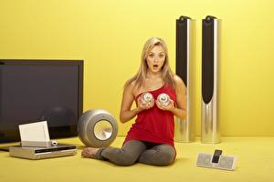 Обои Фёрн Коттон Смотрит