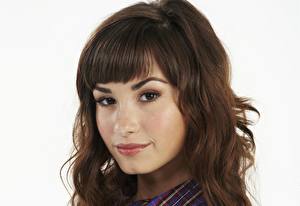 Обои Demi Lovato Взгляд Лица Брюнетки Волосы Знаменитости
